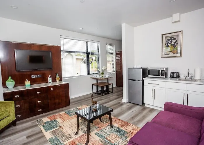 Prime Location - Awesome View -1 Bedroom Apartment